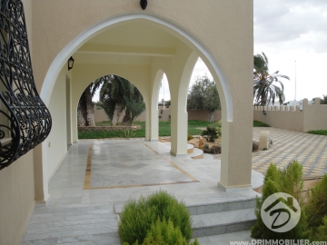 L 77 -                            بيع
                           Villa avec piscine Djerba